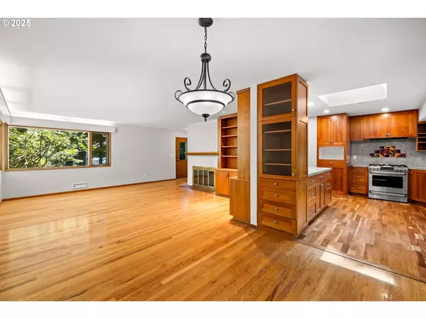 910 YORK RD, Lake Oswego, OR 97034