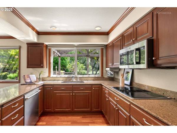 4034 SW 55TH DR, Portland, OR 97221