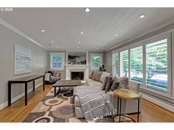 2324 NE THOMPSON ST, Portland, OR 97212