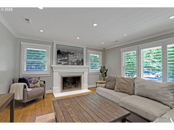 2324 NE THOMPSON ST, Portland, OR 97212