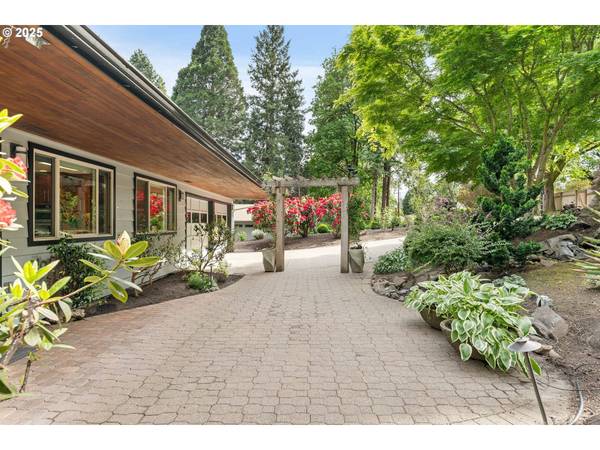 3690 SW 73RD AVE, Portland, OR 97225