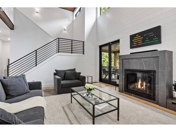 2065 SW 75TH AVE, Portland, OR 97225