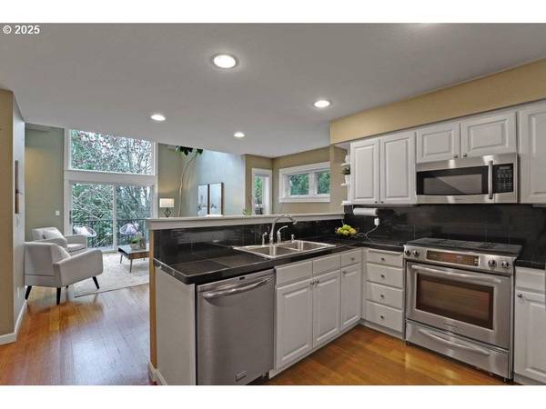 10216 NW ALDER GROVE LN, Portland, OR 97229
