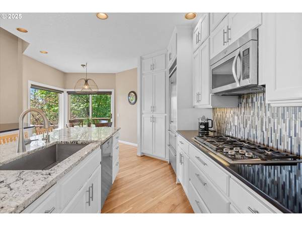 655 SW 83RD AVE, Portland, OR 97225