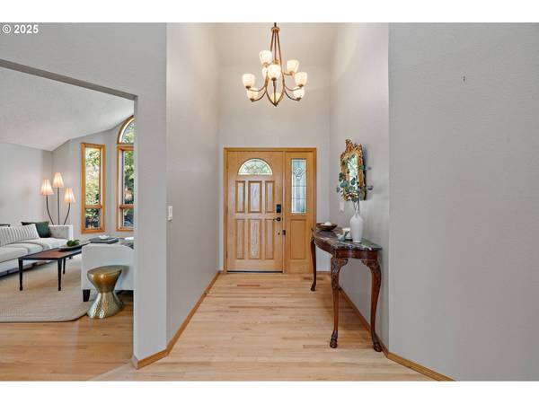 1615 NW BARNSLEY CT, Portland, OR 97229