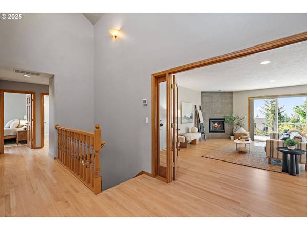 1615 NW BARNSLEY CT, Portland, OR 97229