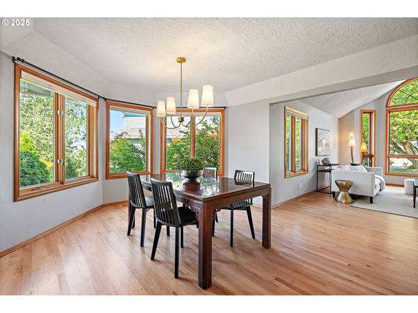 1615 NW BARNSLEY CT, Portland, OR 97229