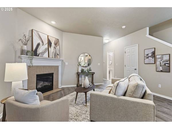 623 N OAK HOLLOW DR, Newberg, OR 97132