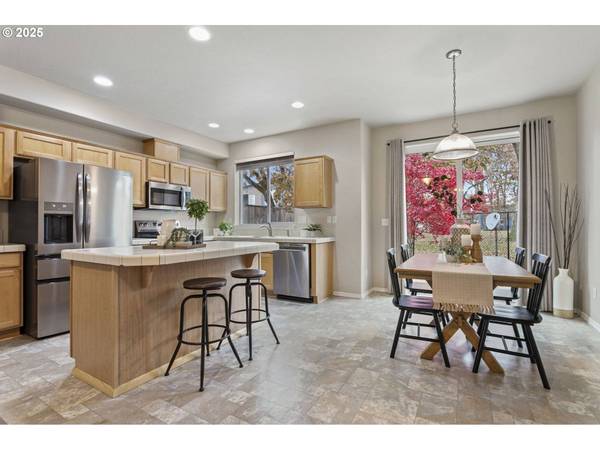 623 N OAK HOLLOW DR, Newberg, OR 97132