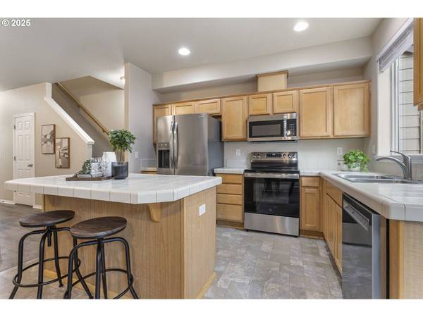 623 N OAK HOLLOW DR, Newberg, OR 97132