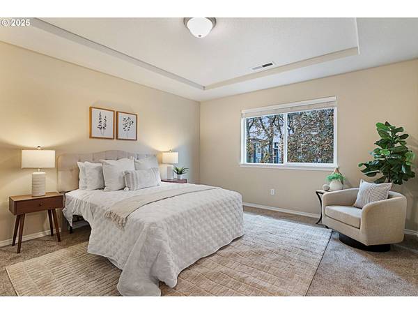 623 N OAK HOLLOW DR, Newberg, OR 97132