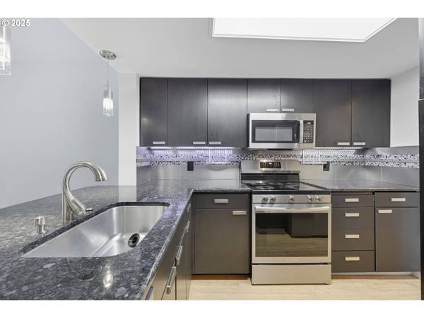 6685 W BURNSIDE ST #310, Portland, OR 97210