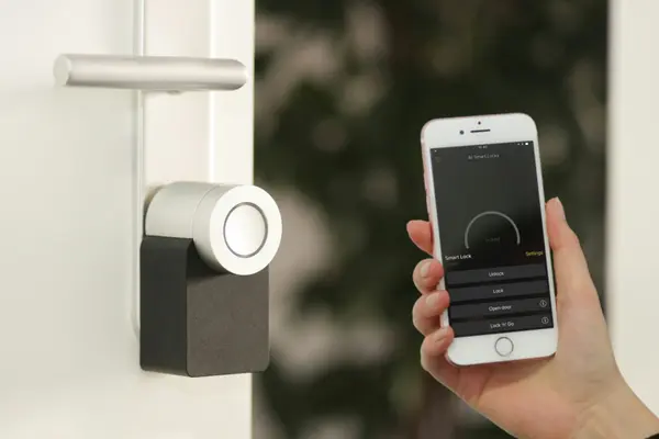 feature image of What Happens to Your Smart-Home Devices When You Sell?