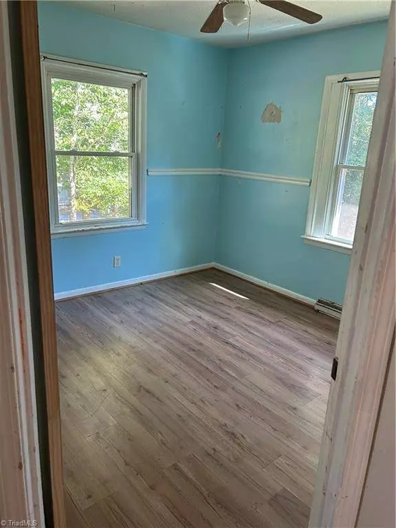 107 Pinewood Acres DR, Greensboro, NC 27405