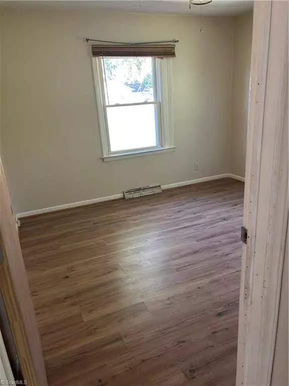 107 Pinewood Acres DR, Greensboro, NC 27405