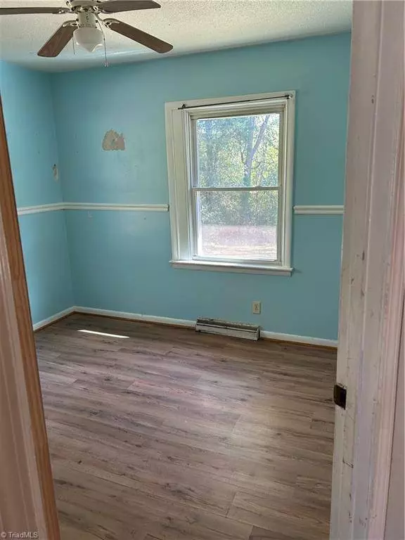 107 Pinewood Acres DR, Greensboro, NC 27405