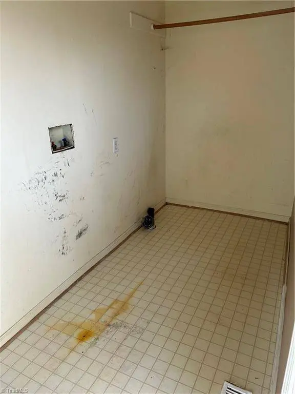 4932 Sylvanglade RD, Mcleansville, NC 27301