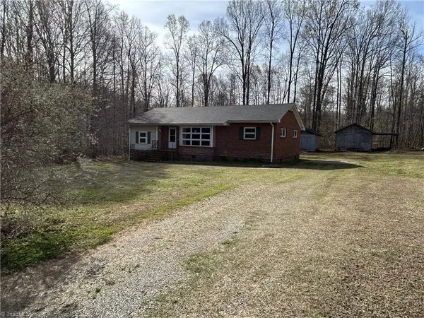 4932 Sylvanglade RD, Mcleansville, NC 27301