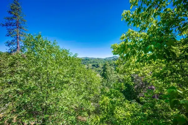 24796 Edelweiss DR, Crestline, CA 92325