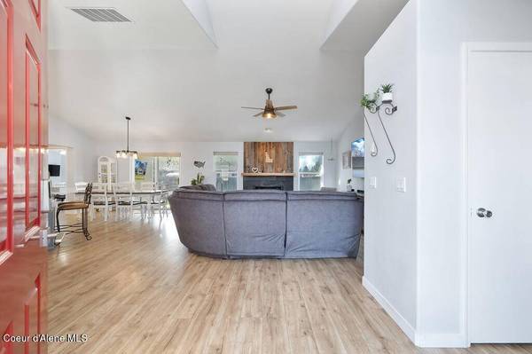 4239 N ALDERBROOK DR, Coeur d'Alene, ID 83815