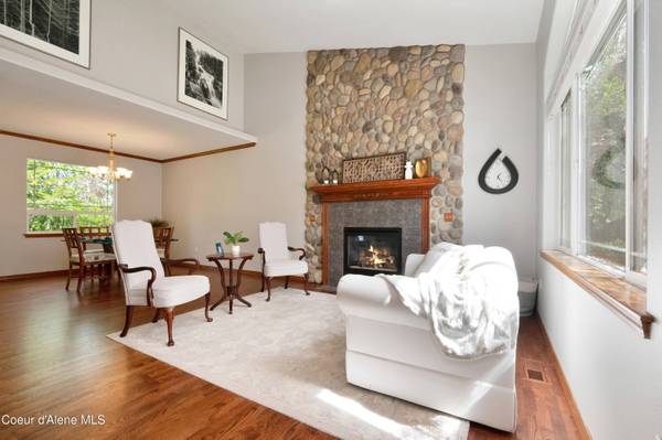 8533 N TARTAN DR, Hayden, ID 83835