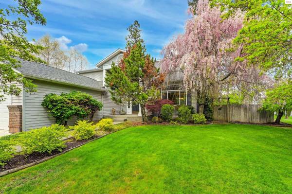 8533 N Tartan Dr, Hayden, ID 83835