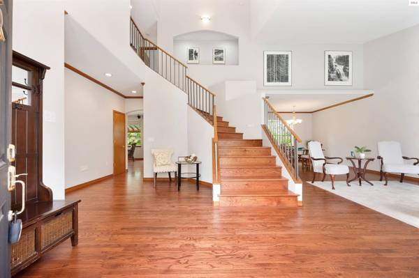 8533 N Tartan Dr, Hayden, ID 83835