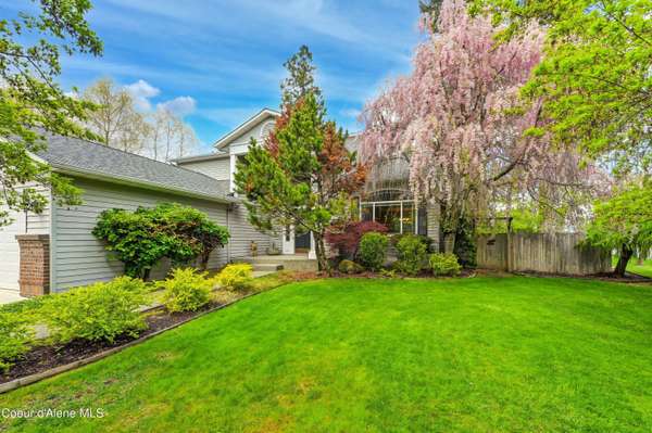 8533 N TARTAN DR, Hayden, ID 83835