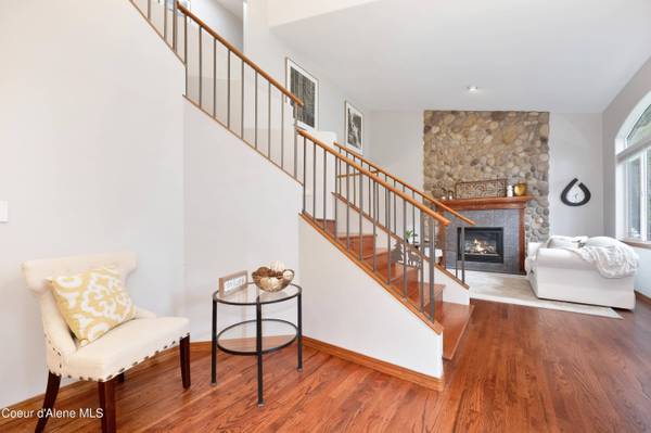 8533 N TARTAN DR, Hayden, ID 83835