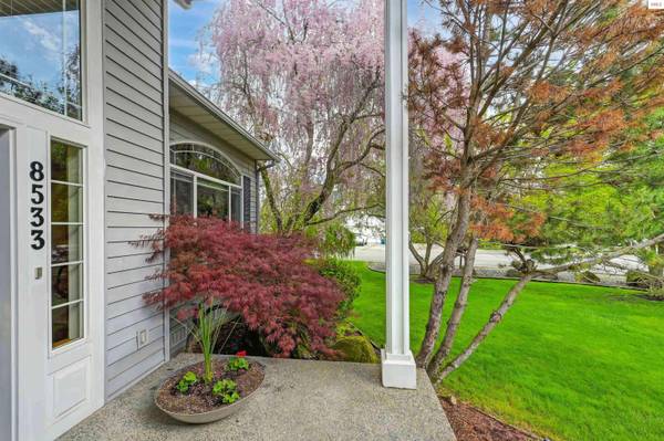 8533 N Tartan Dr, Hayden, ID 83835