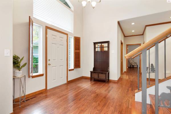 8533 N Tartan Dr, Hayden, ID 83835