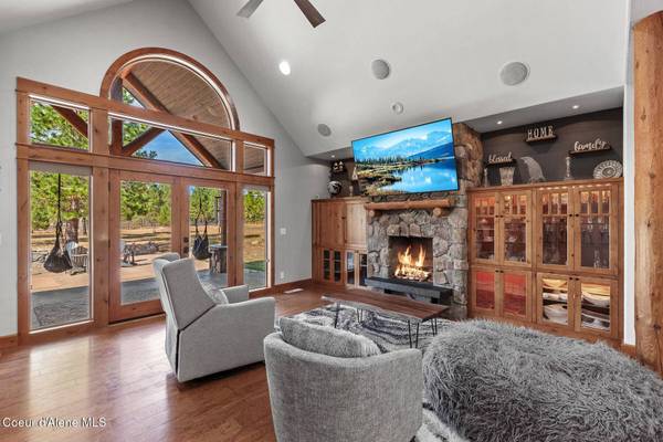 5401 E LANCASTER RD, Hayden, ID 83835