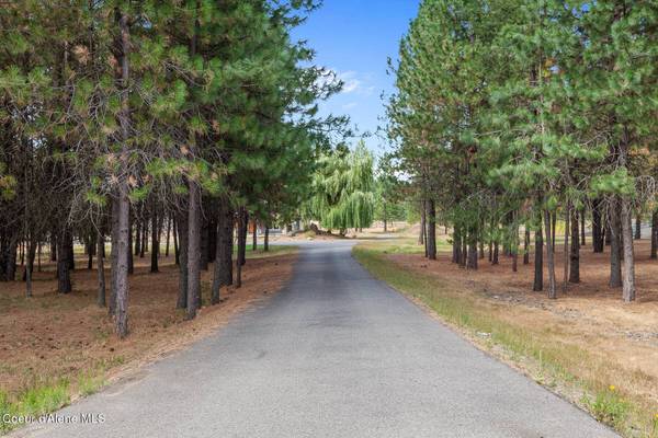 5401 E LANCASTER RD, Hayden, ID 83835