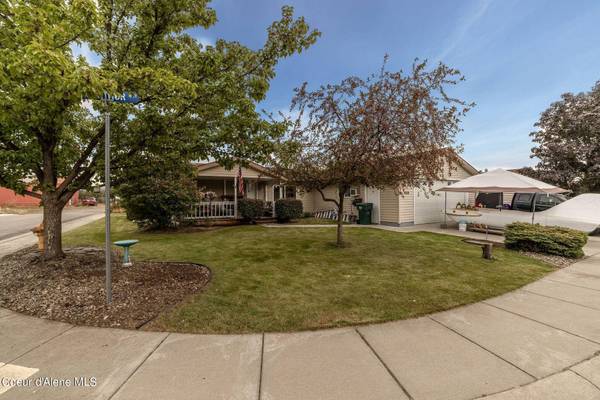 8938 N MAC ARTHUR WAY, Hayden, ID 83835