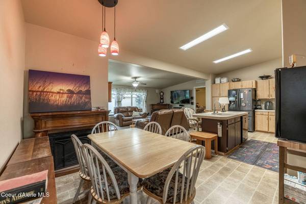 8938 N MAC ARTHUR WAY, Hayden, ID 83835