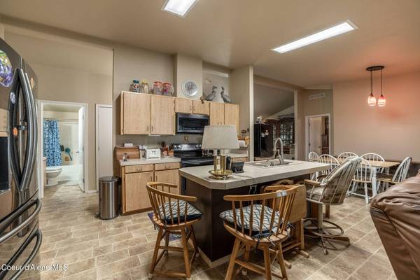 8938 N MAC ARTHUR WAY, Hayden, ID 83835