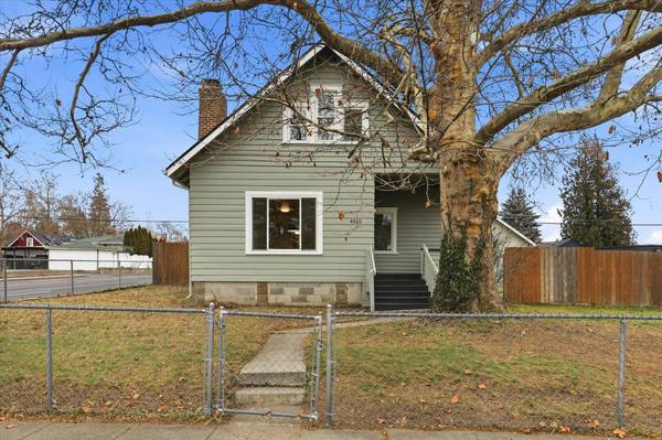 4616 N HAWTHORNE St, Spokane, WA 99205