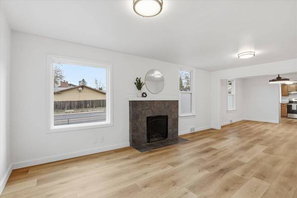 4616 N HAWTHORNE St, Spokane, WA 99205