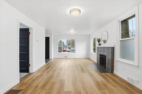 4616 N HAWTHORNE St, Spokane, WA 99205