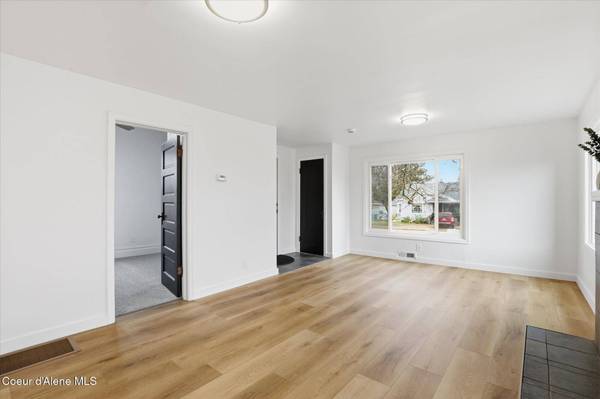 4616 N HAWTHORNE ST, Spokane, WA 99205