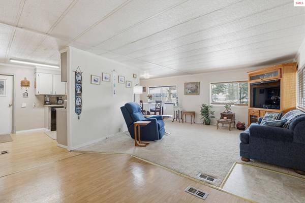 8901 E Flying Eagle Rd, Harrison, ID 83833