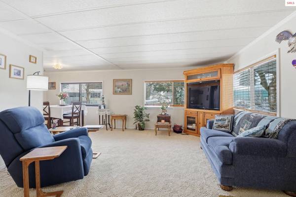 8901 E Flying Eagle Rd, Harrison, ID 83833