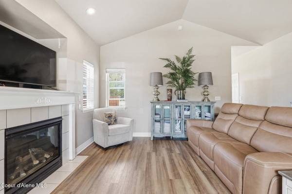 10957 N DANIELLE RD, Hayden, ID 83835