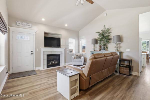10957 N DANIELLE RD, Hayden, ID 83835