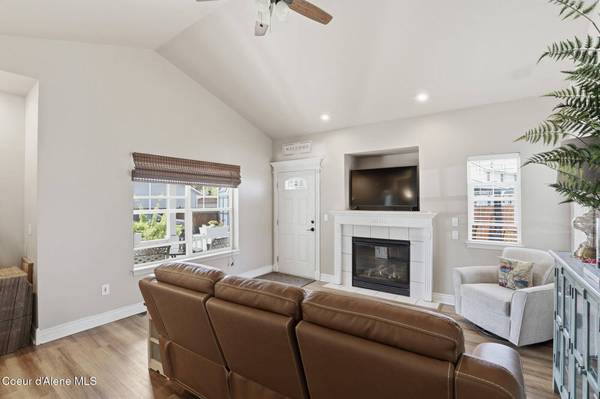 10957 N DANIELLE RD, Hayden, ID 83835