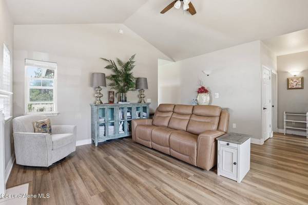 10957 N DANIELLE RD, Hayden, ID 83835