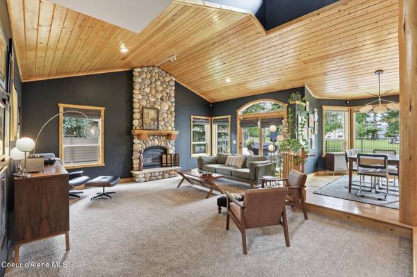 11331 N TRAFALGAR ST, Hayden, ID 83835