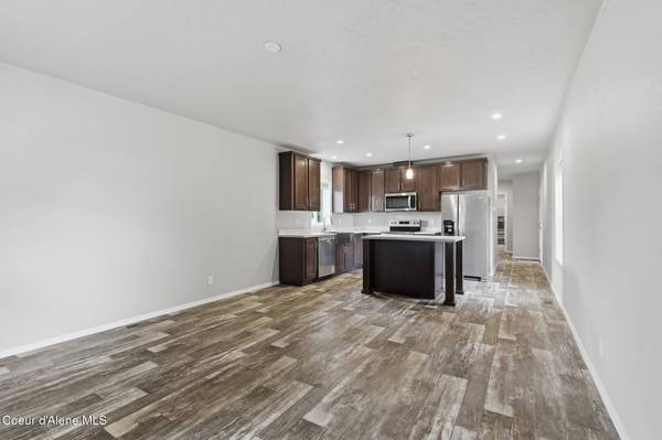 10401 N KENDER LN, Hayden, ID 83835