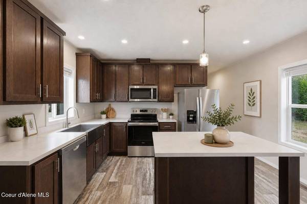 10401 N KENDER LN, Hayden, ID 83835