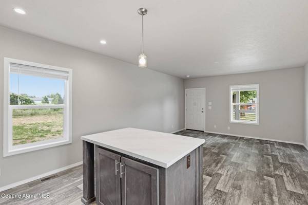 10401 N KENDER LN, Hayden, ID 83835